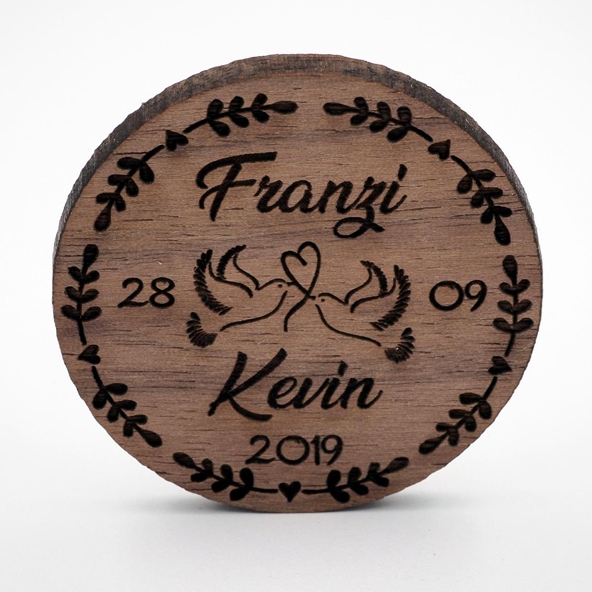 Wedding pin, round - walnut